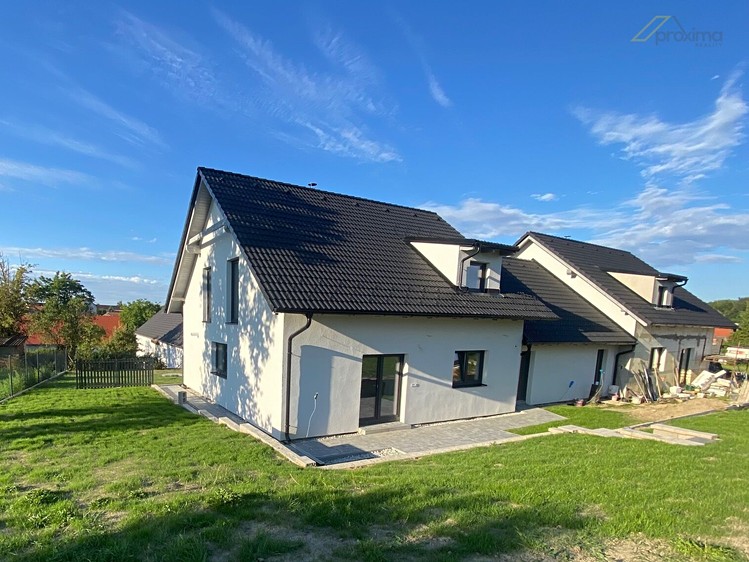 Pronájem rodinného domu 168 m², pozemek 786 m² - foto 1