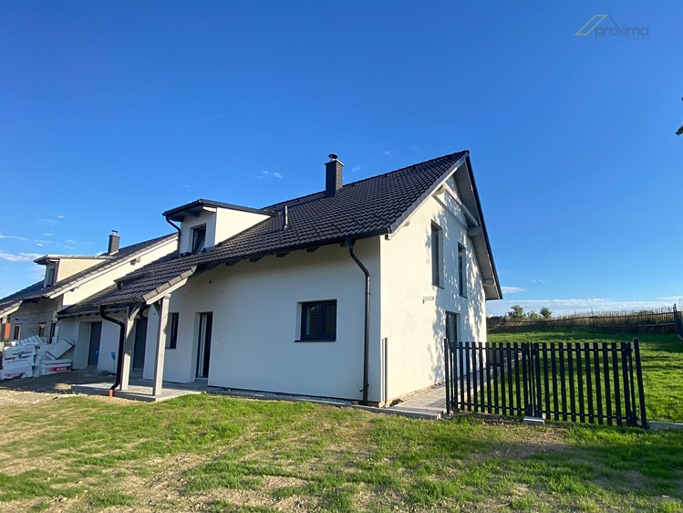 Pronájem rodinného domu 168 m², pozemek 786 m² - foto 2