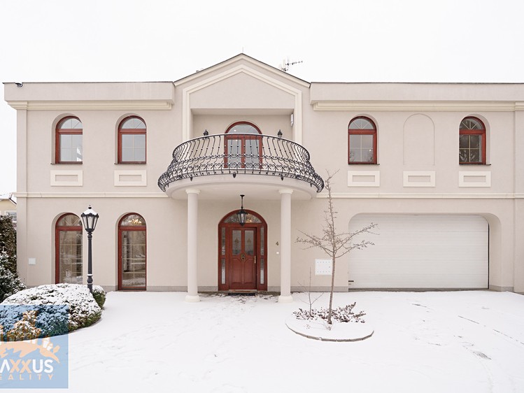 Pronájem vily 243 m², pozemek 484 m² - foto 1