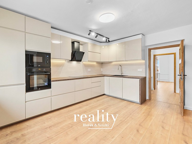 Pronájem rodinného domu 220 m², pozemek 203 m² - foto 4