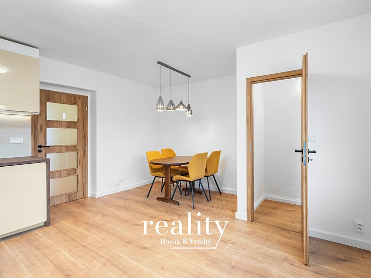 Pronájem rodinného domu 220 m², pozemek 203 m² - foto 5