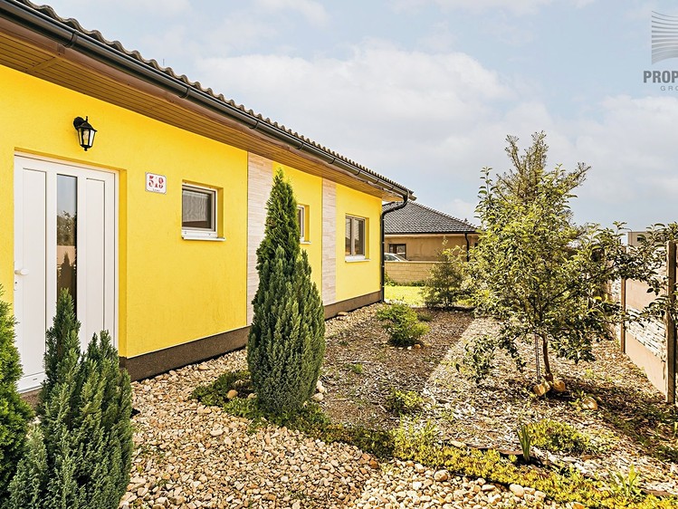 Pronájem rodinného domu 81 m², pozemek 1 050 m² - foto 1
