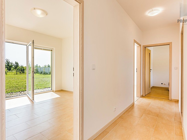 Pronájem rodinného domu 81 m², pozemek 1 050 m² - foto 7