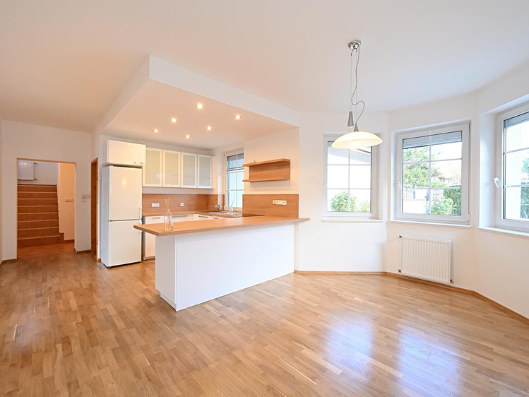 Pronájem rodinného domu 242 m², pozemek 1 182 m² - foto 5