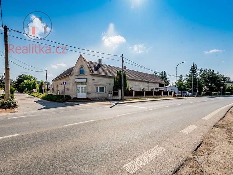 Pronájem rodinného domu 300 m², pozemek 700 m² - foto 1