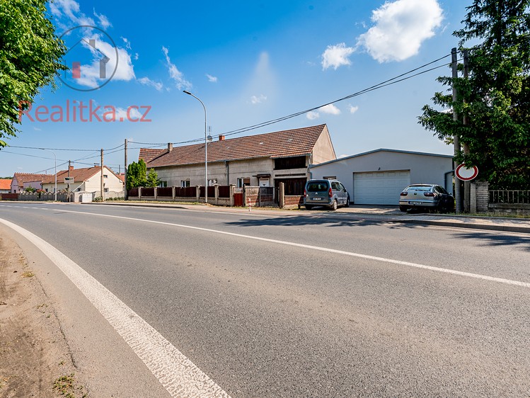 Pronájem rodinného domu 300 m², pozemek 700 m² - foto 2