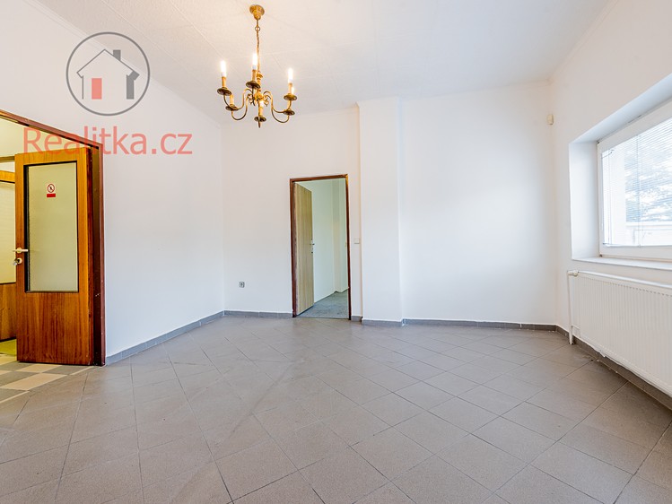 Pronájem rodinného domu 300 m², pozemek 700 m² - foto 8