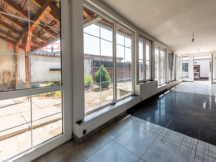 Pronájem rodinného domu 300 m², pozemek 700 m² - foto 6