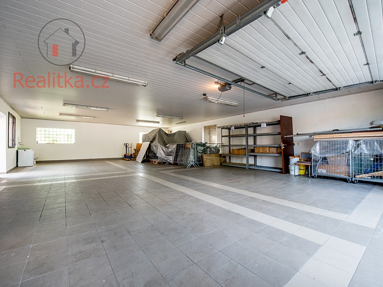 Pronájem rodinného domu 300 m², pozemek 700 m² - foto 5
