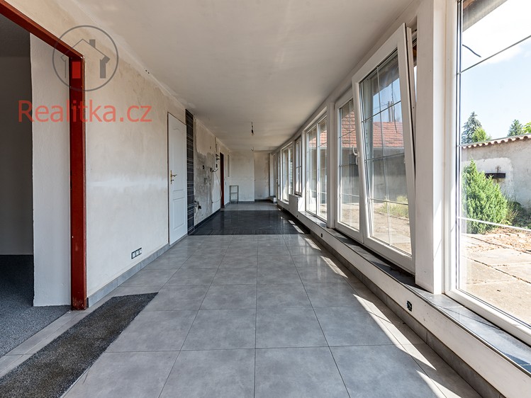 Pronájem rodinného domu 300 m², pozemek 700 m² - foto 7