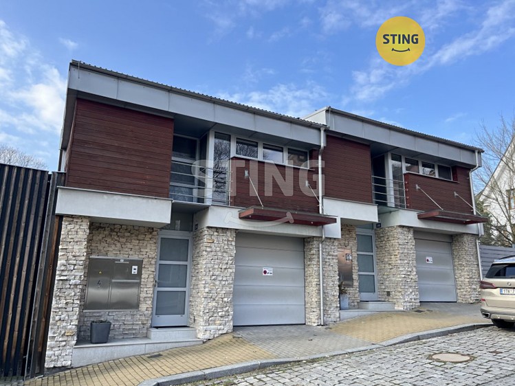 Pronájem rodinného domu 150 m², pozemek 180 m² - foto 1