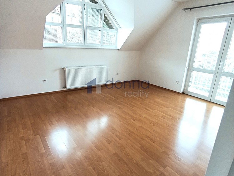 Pronájem rodinného domu 251 m², pozemek 858 m² - foto 3