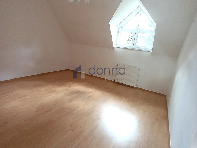 Pronájem rodinného domu 251 m², pozemek 858 m² - foto 8