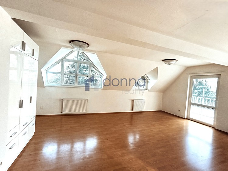 Pronájem rodinného domu 251 m², pozemek 858 m² - foto 7