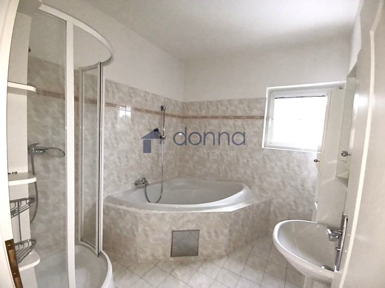 Pronájem rodinného domu 251 m², pozemek 858 m² - foto 6