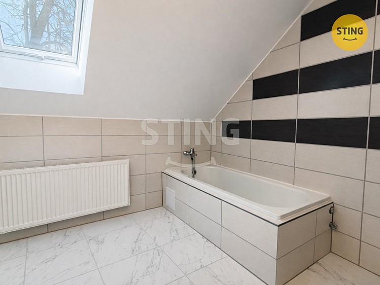 Pronájem rodinného domu 433 m², pozemek 534 m² - foto 2