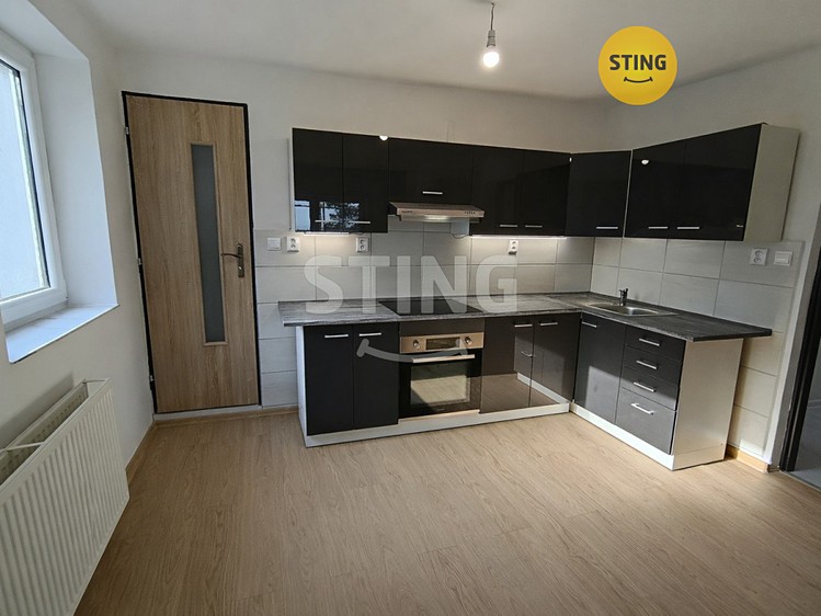 Pronájem rodinného domu 433 m², pozemek 534 m² - foto 1