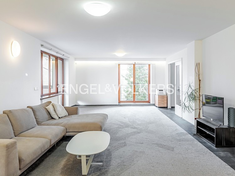 Pronájem rodinného domu 320 m², pozemek 879 m² - foto 4