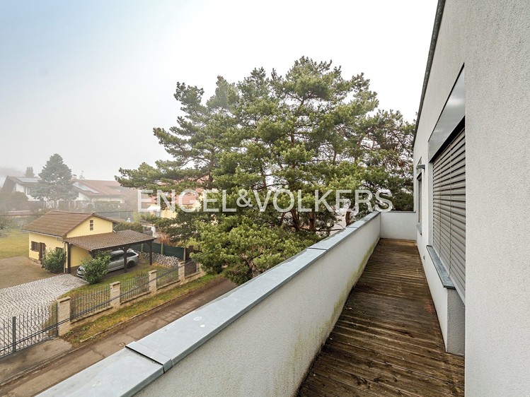 Pronájem rodinného domu 320 m², pozemek 879 m² - foto 3