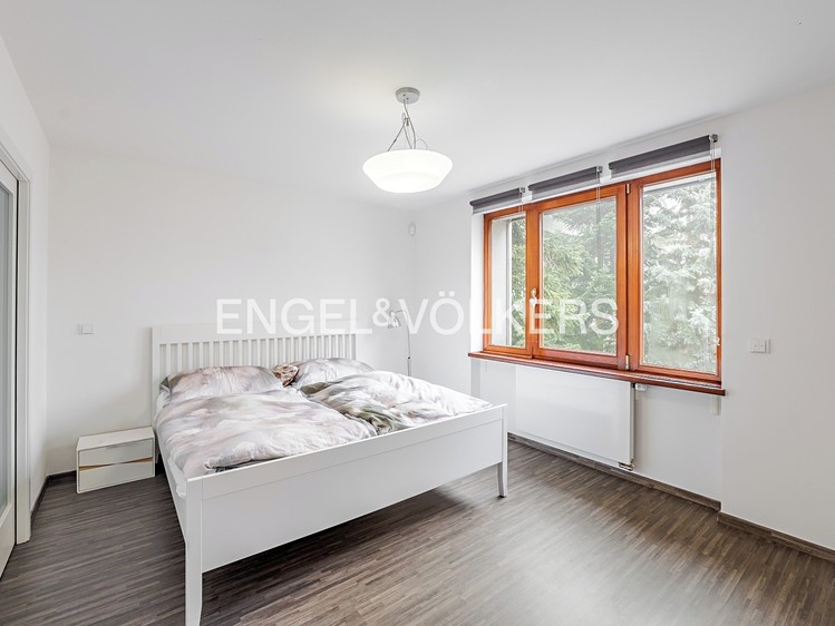 Pronájem rodinného domu 320 m², pozemek 879 m² - foto 5