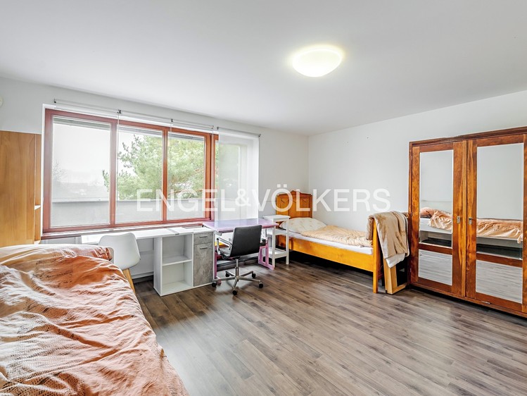 Pronájem rodinného domu 320 m², pozemek 879 m² - foto 6