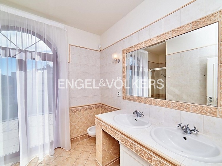 Pronájem  vily 243 m², pozemek 718 m² - foto 7