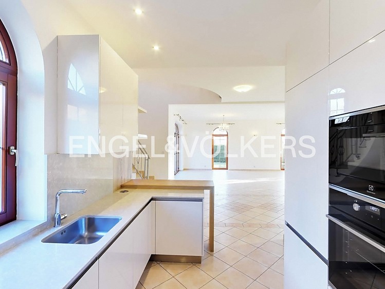 Pronájem  vily 243 m², pozemek 718 m² - foto 6