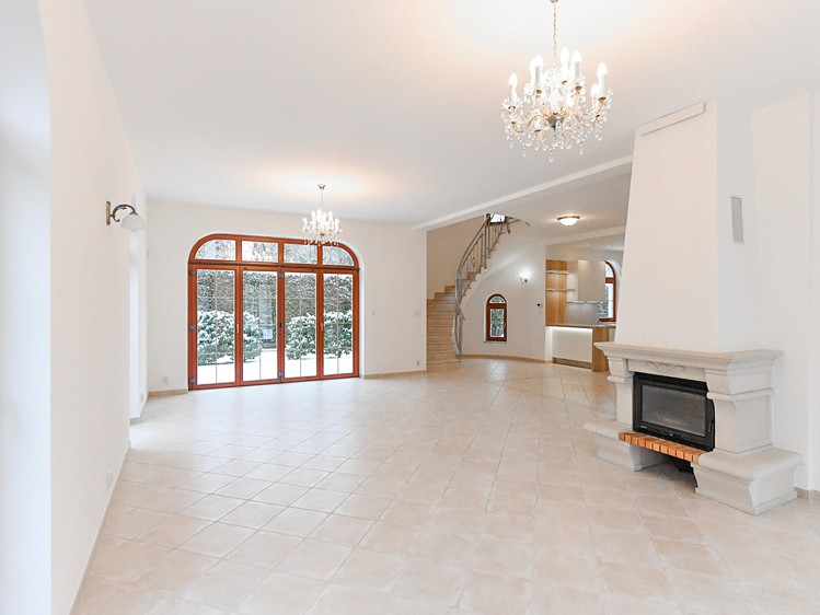 Pronájem  vily 255 m², pozemek 780 m² - foto 3