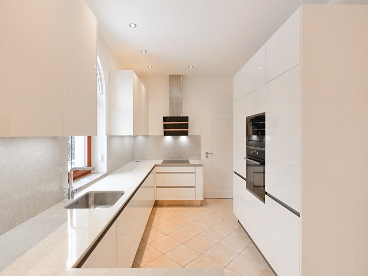 Pronájem  vily 255 m², pozemek 780 m² - foto 4