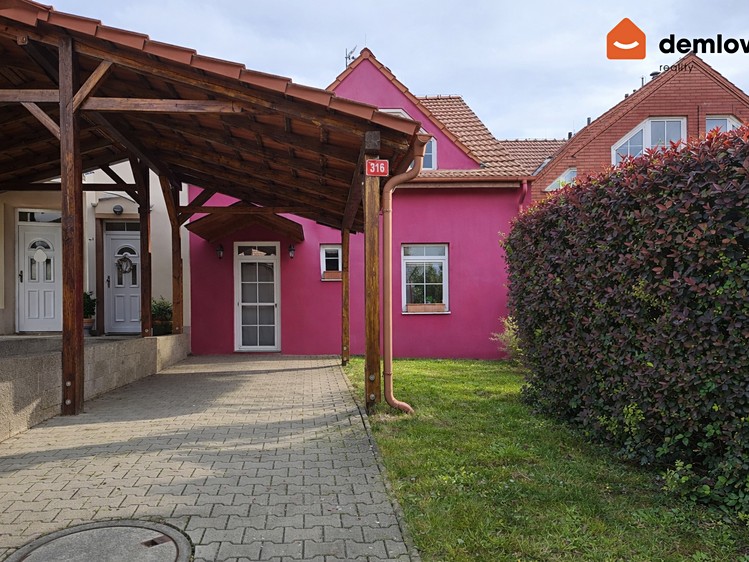 Pronájem rodinného domu 100 m², pozemek 180 m² - foto 1