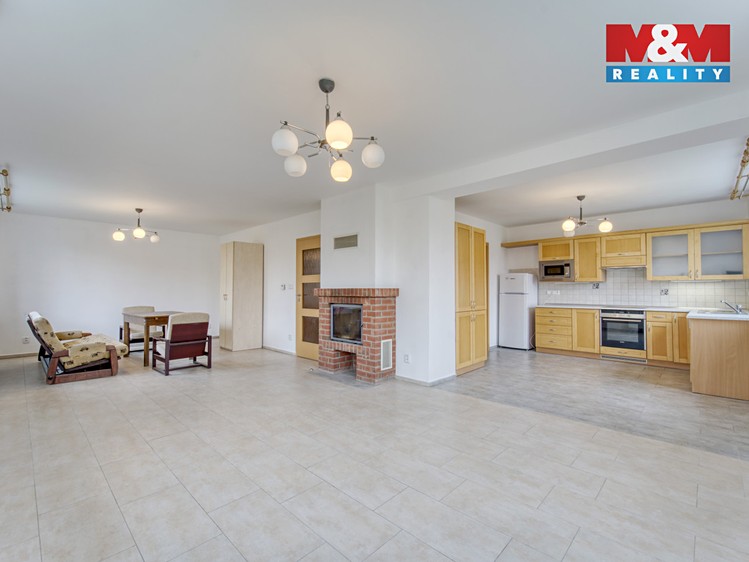 Pronájem rodinného domu 169 m², pozemek 594 m² - foto 2