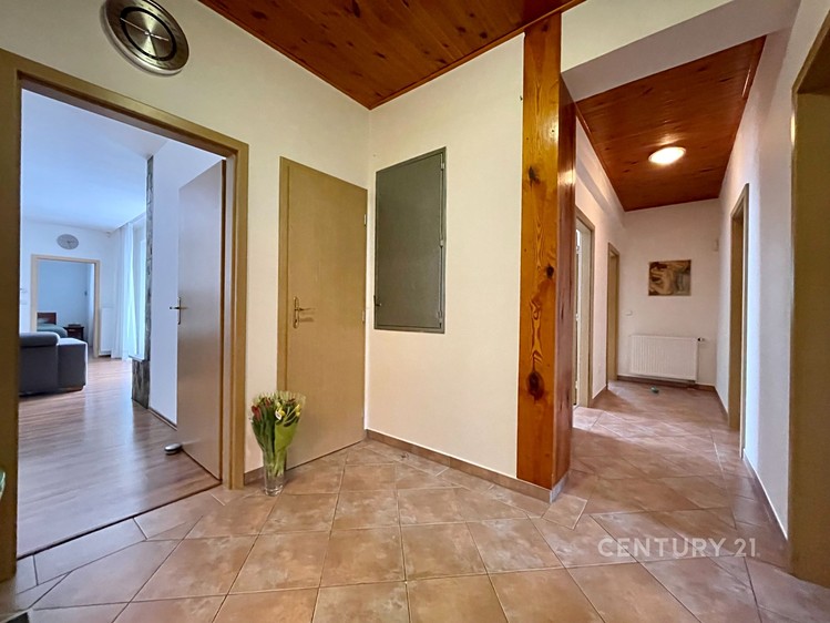 Pronájem rodinného domu 200 m², pozemek 300 m² - foto 3