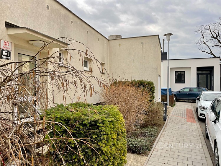Pronájem rodinného domu 200 m², pozemek 300 m² - foto 2
