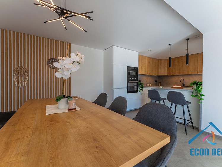 Pronájem rodinného domu 224 m², pozemek 824 m² - foto 7