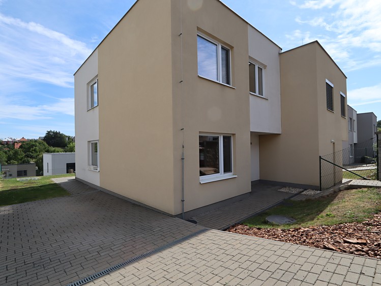 Pronájem rodinného domu 98 m², pozemek 225 m² - foto 2