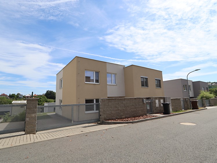 Pronájem rodinného domu 98 m², pozemek 225 m² - foto 1