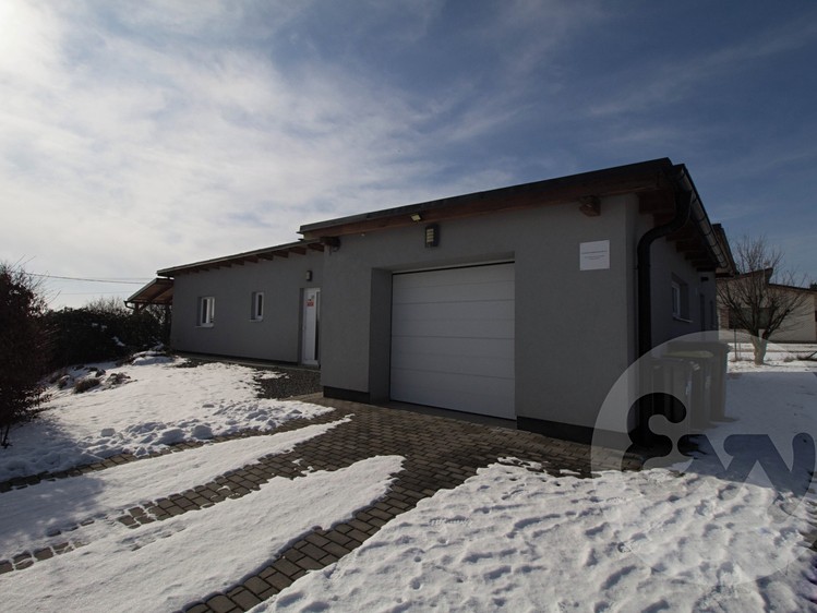 Pronájem rodinného domu 115 m², pozemek 948 m² - foto 1