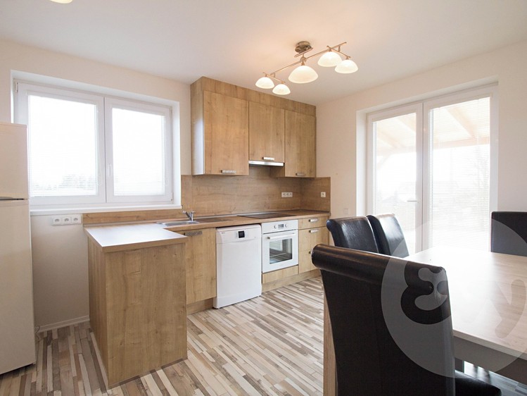 Pronájem rodinného domu 115 m², pozemek 948 m² - foto 2