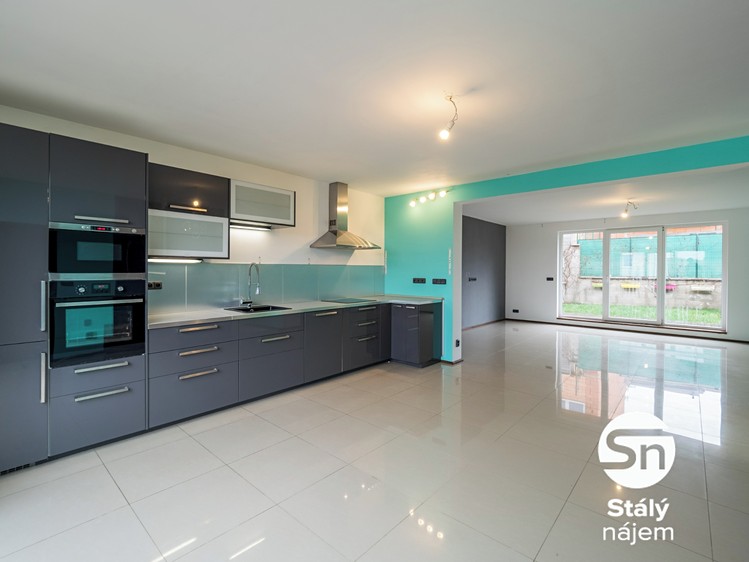 Pronájem rodinného domu 136 m², pozemek 67 m² - foto 1