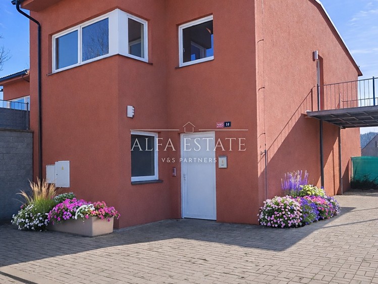 Pronájem rodinného domu 150 m², pozemek 232 m² - foto 2