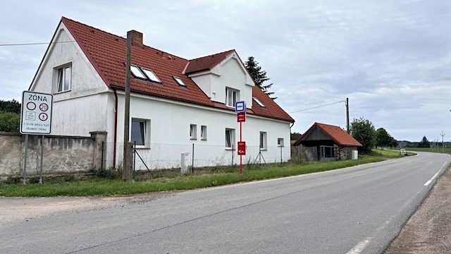 Pronájem vícegeneračního domu 191 m², pozemek 843 m² - foto 1