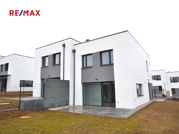 Pronájem rodinného domu 110 m², pozemek 372 m² - foto 2