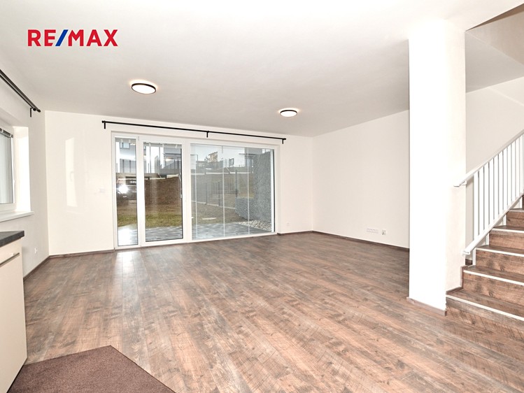Pronájem rodinného domu 110 m², pozemek 372 m² - foto 3