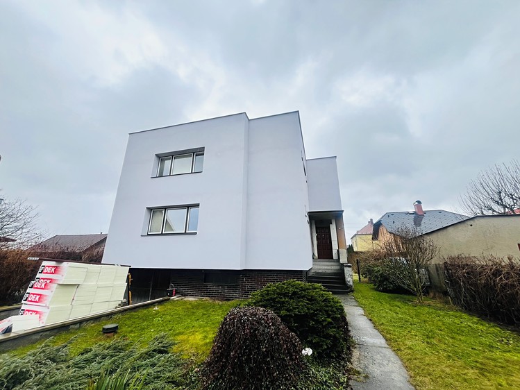 Pronájem rodinného domu 160 m², pozemek 994 m² - foto 1