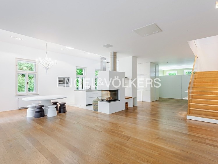 Pronájem vily 325 m², pozemek 6 772 m² - foto 1