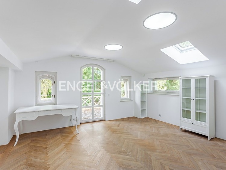 Pronájem vily 325 m², pozemek 6 772 m² - foto 8