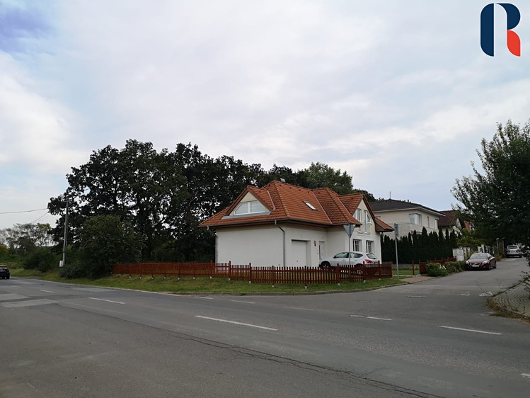 Pronájem rodinného domu 173 m², pozemek 636 m² - foto 3
