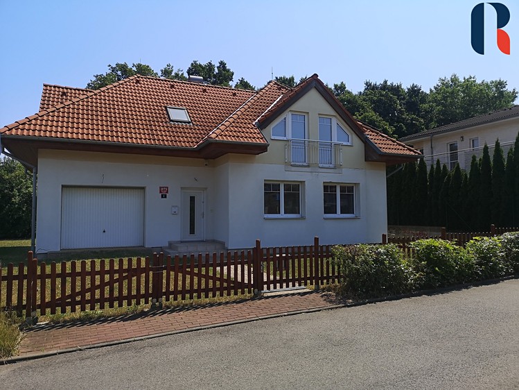 Pronájem rodinného domu 173 m², pozemek 636 m² - foto 1