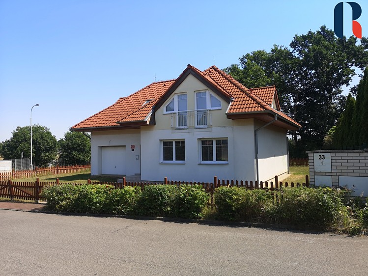 Pronájem rodinného domu 173 m², pozemek 636 m² - foto 2