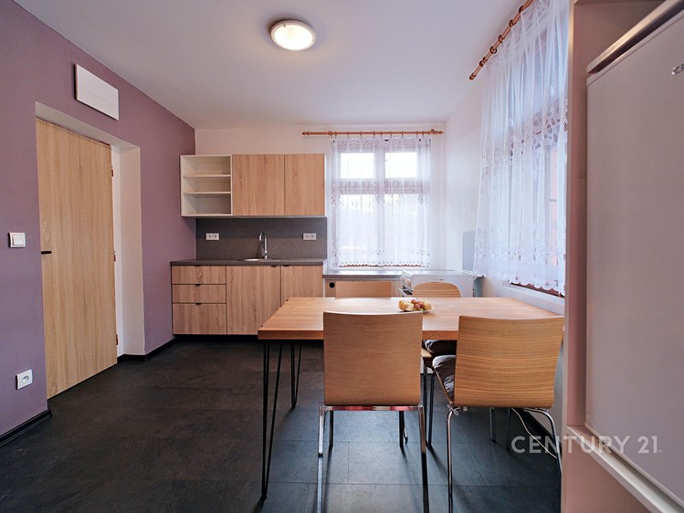 Pronájem rodinného domu 40 m², pozemek 644 m² - foto 1